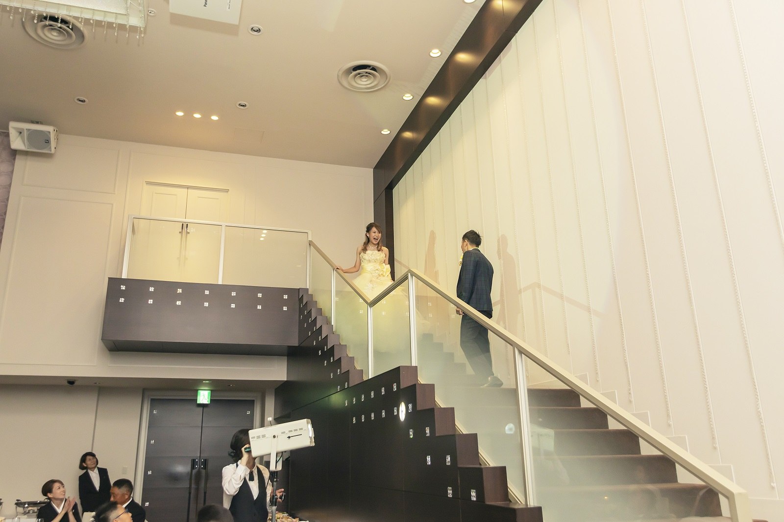 新婦が2階から入場