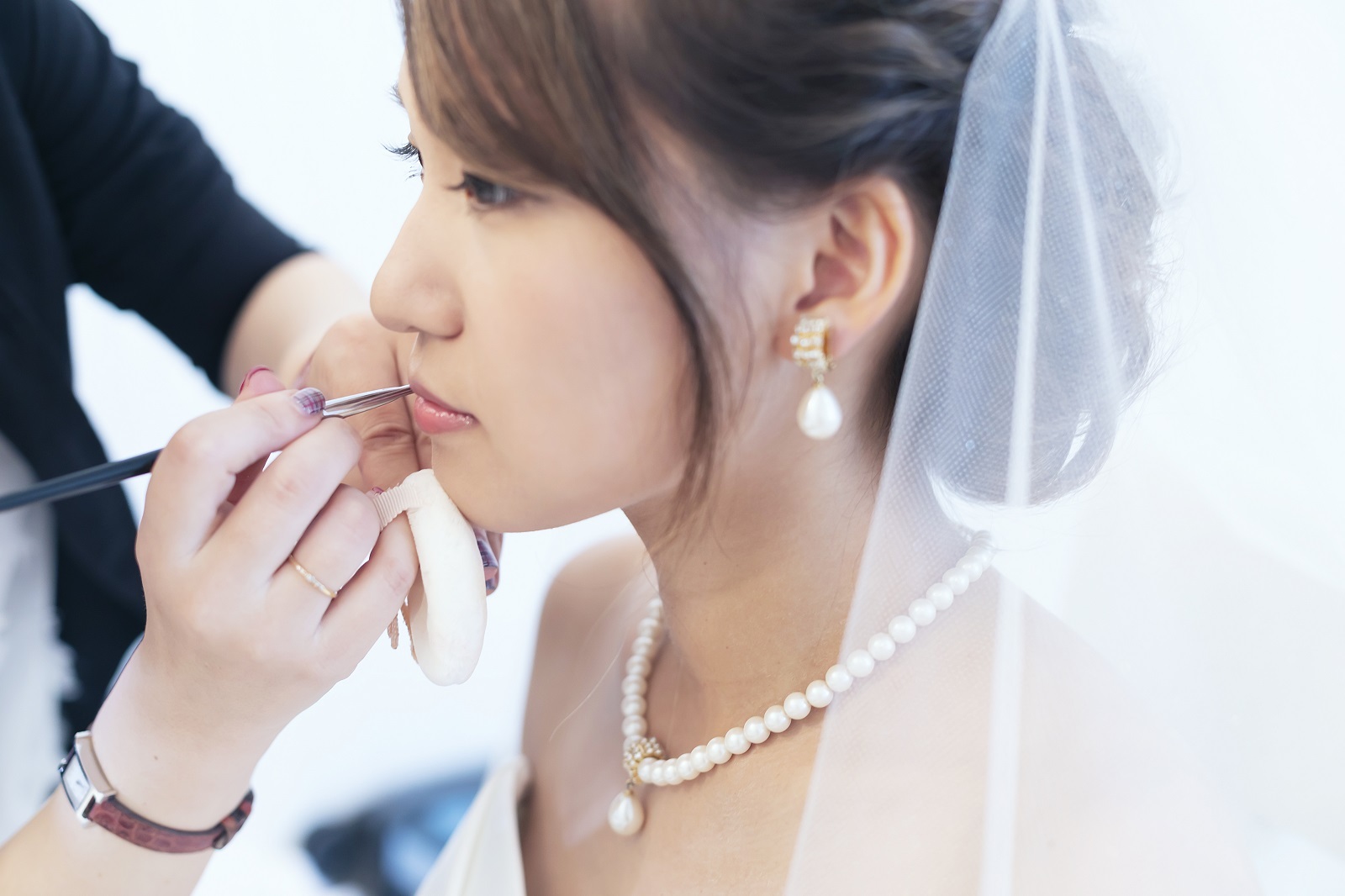 香川県高松市の小さな結婚式相談カウンターマリマリコンシェルジュのご紹介式場で新婦のメイク