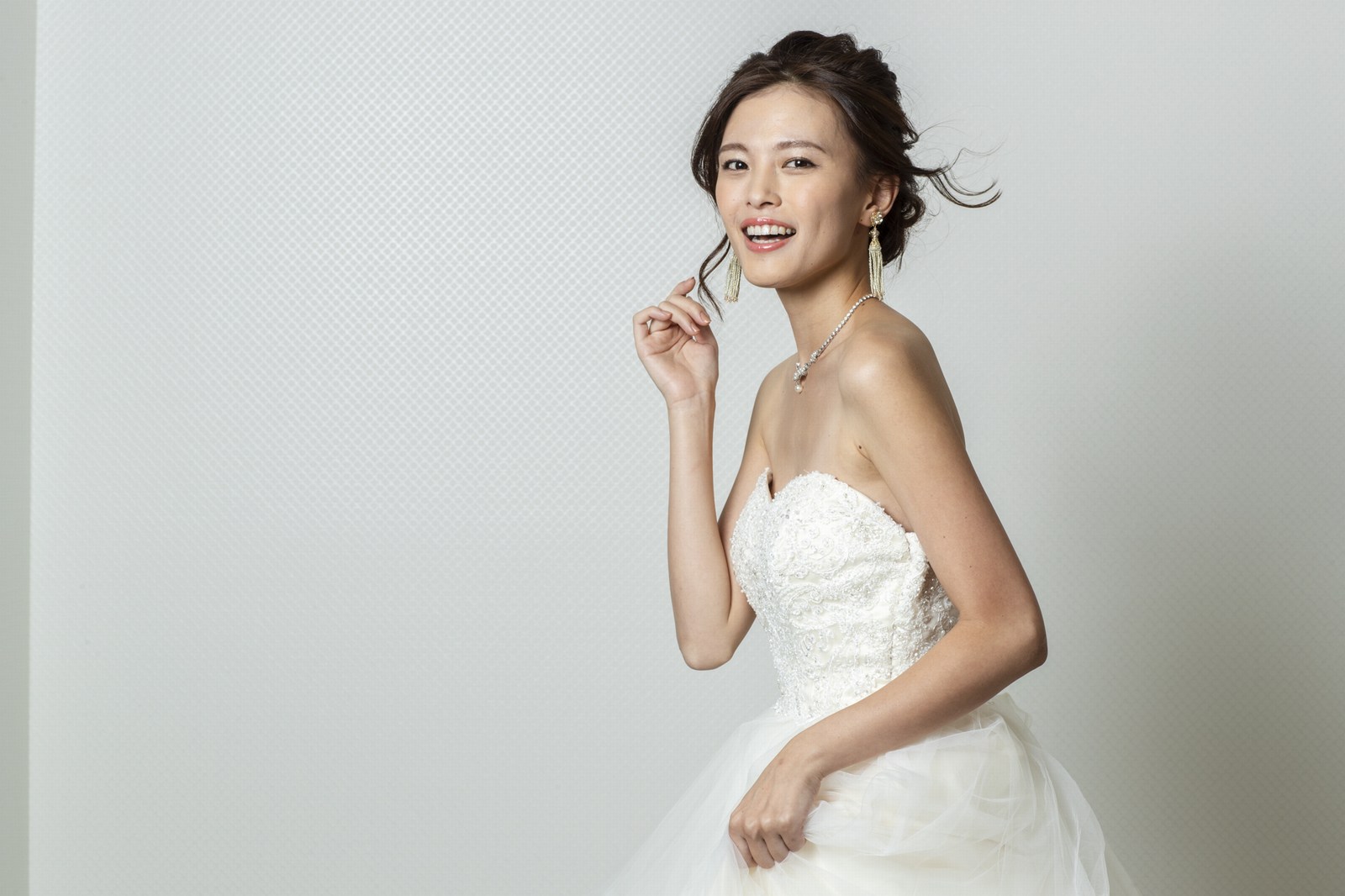 香川県高松市の小さな結婚式相談カウンターマリマリコンシェルジュのウエディングドレスのイメージフォト