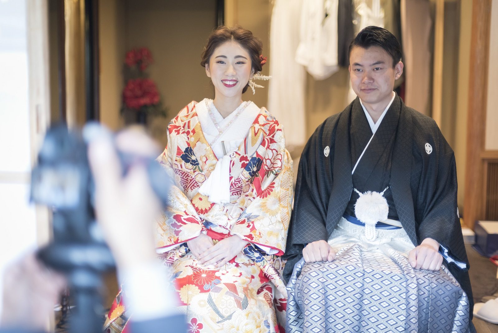 香川県高松市の小さな結婚式相談カウンターマリマリコンシェルジュのご紹介式場で紋付袴と色打掛を着て記念撮影