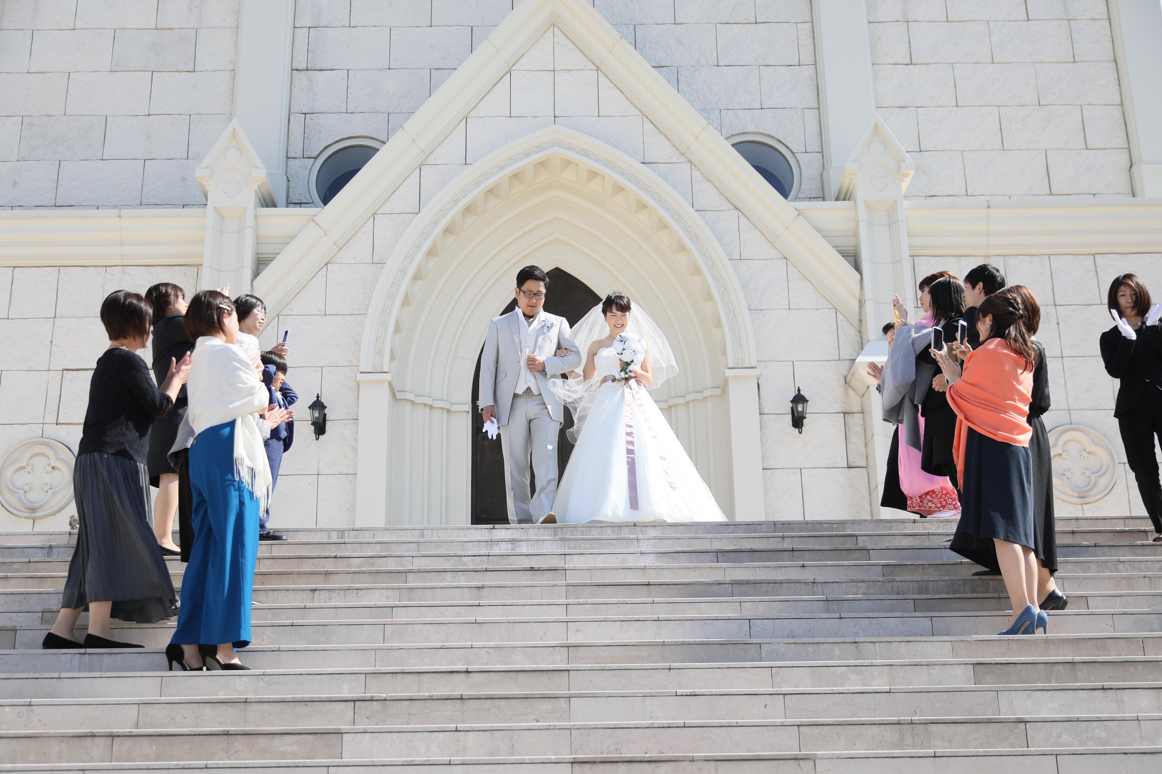 香川県高松市の小さな結婚式紹介所マリマリコンシェルジュの紹介式場で、フラワーシャワーセレモニー